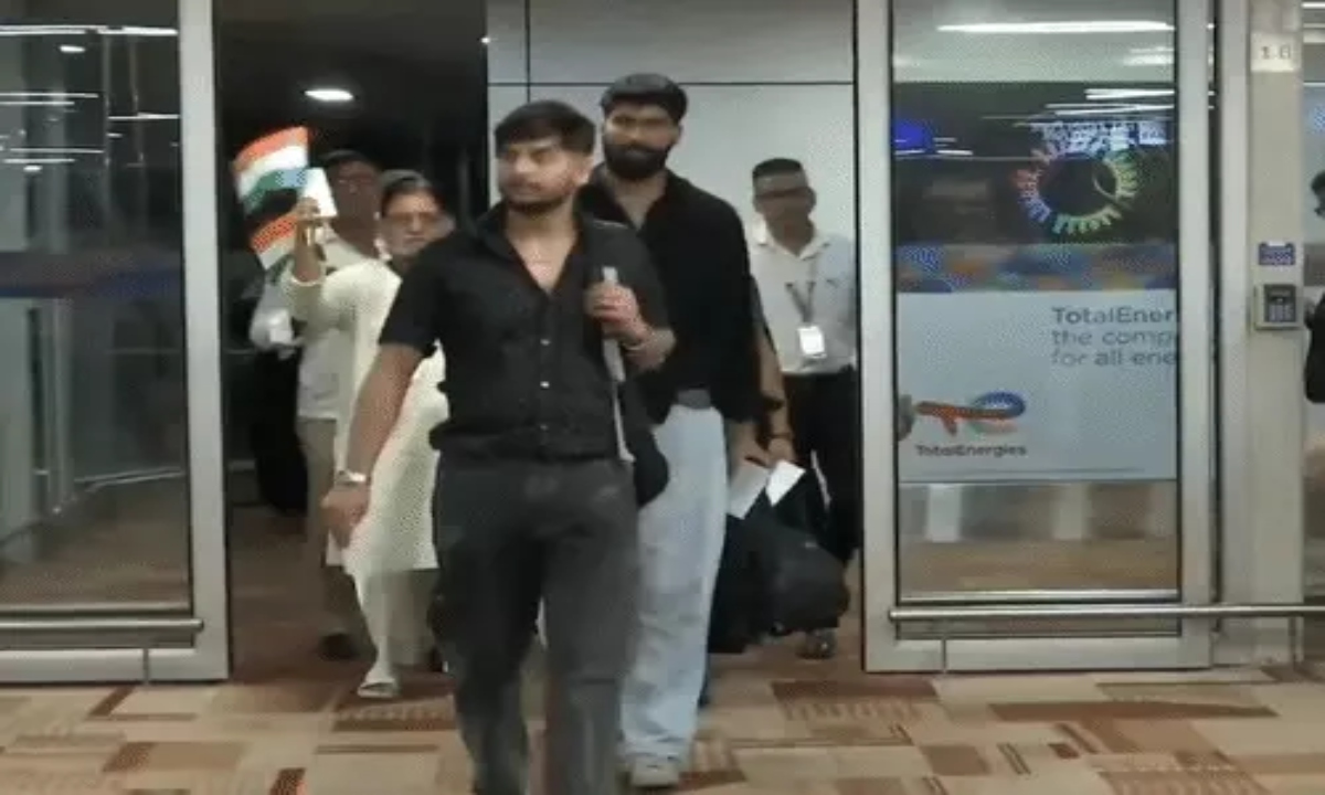 ऑपरेशन सिंधु: ईरान से 290 और भारतीय नागरिक दिल्ली पहुंचे, ‘वंदे मातरम्’ के नारों से गूंजा एयरपोर्ट