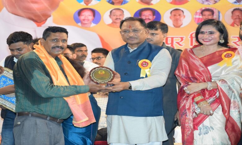 सेन समाज की प्रतिभाओं ने बढ़ाया गौरव, सीएम साय ने महासम्मेलन में दी 20 लाख की सौगात