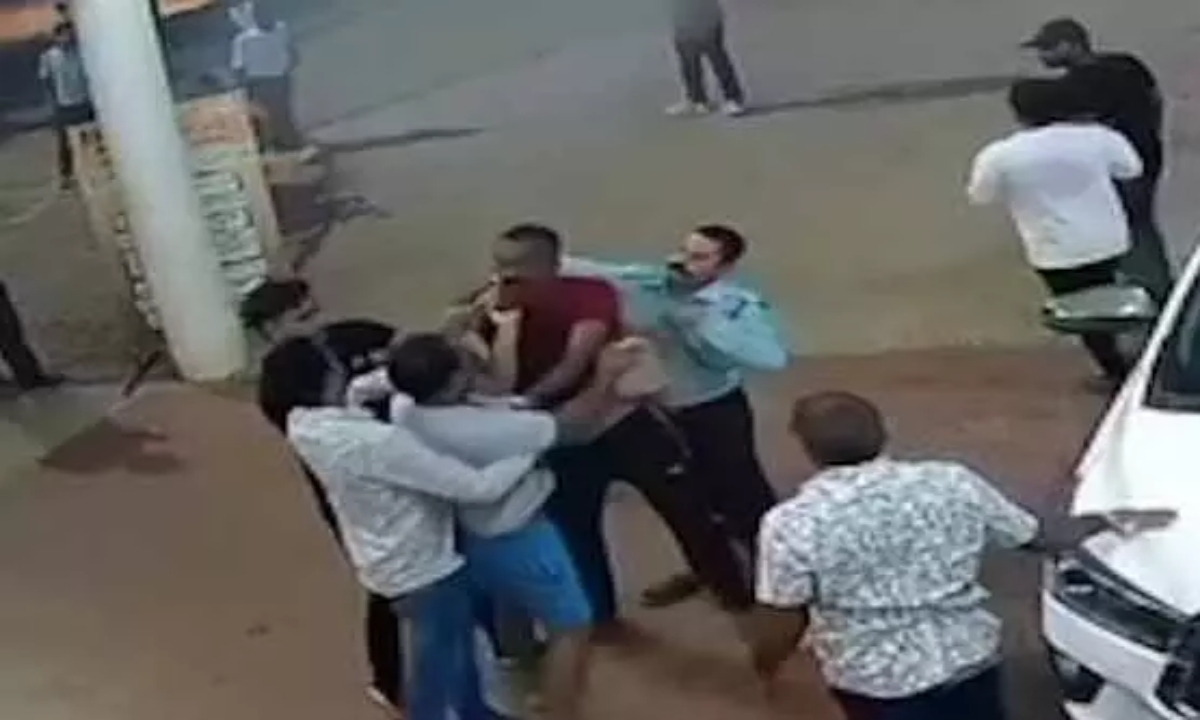 अस्पताल में विधायक प्रतिनिधि से मारपीट, लात-घूंसों और चप्पलों से किया हमला