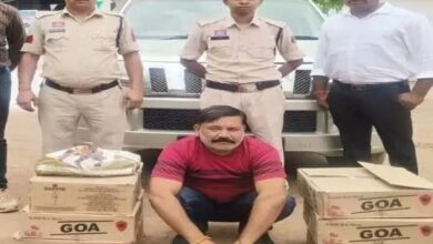 होटल में भारी मात्रा में अंग्रेजी शराब का भंडाफोड़, संचालक गिरफ्तार