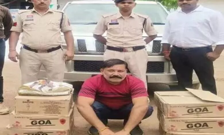 होटल में भारी मात्रा में अंग्रेजी शराब का भंडाफोड़, संचालक गिरफ्तार