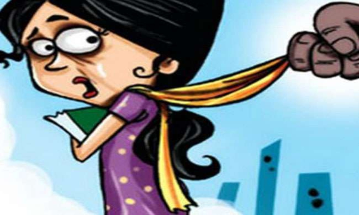 एग्जाम सेंटर में डीएलएड छात्रा से शिक्षक की छेड़छाड़, छात्रा ने स्टूडेंट्स के सामने जड़ा थप्पड़