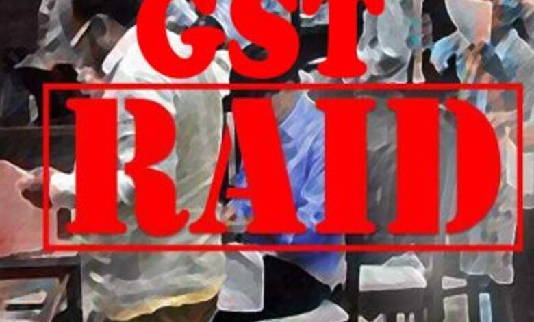 पंडरी मार्केट की दुकानों में GST का छापा, बुक्स की जांच जारी