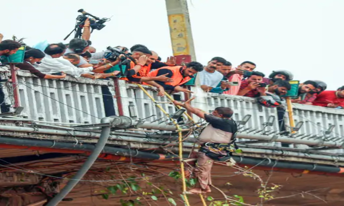Heavy rains wreak havoc in Uttarakhand-Himachal, weather havoc across the country