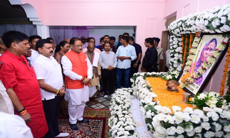 मुख्यमंत्री साय ने स्व. बसंती पैंकरा को दी श्रद्धांजलि