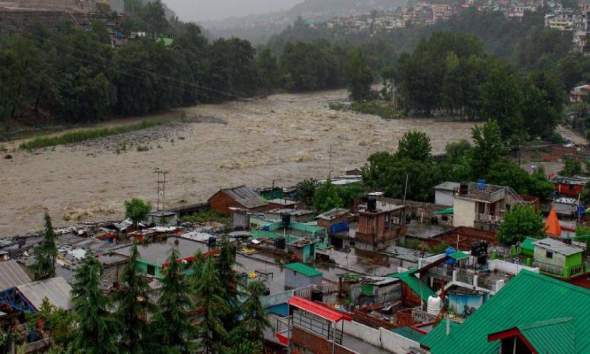 Rain wreaks havoc across the country: Bus drowns in Etawah, situation worsens in Himachal-Sikkim; Alert in MP-Rajasthan