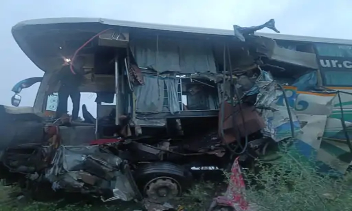 Bus-Hiva collision in Raipur, 3 dead; 6 injured