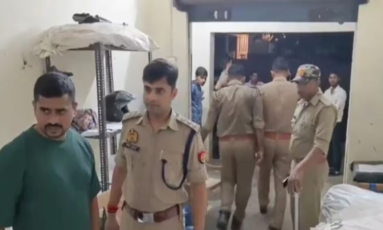नौकरी न देने पर युवक ने मैनेजर को मारी गोली, हालत स्थिर