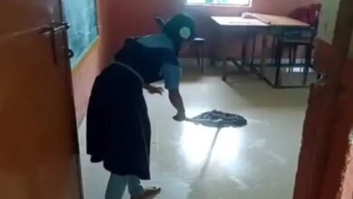 Children in school are leaving their studies and cleaning the floor