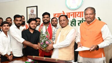 सीएम साय से रजक समाज ने की मुलाकात, युवा सम्मेलन में आने का दिया निमंत्रण