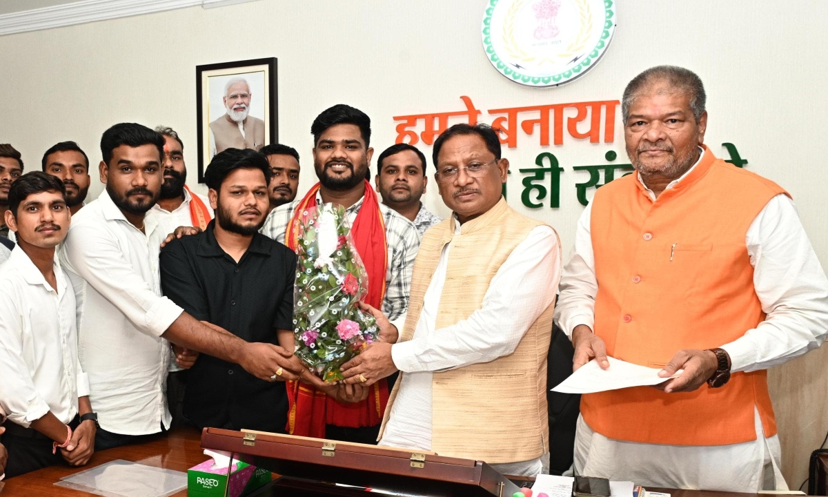 सीएम साय से रजक समाज ने की मुलाकात, युवा सम्मेलन में आने का दिया निमंत्रण