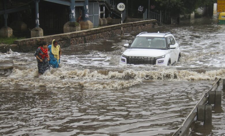 Heavy rain wreaks havoc: Flights diverted in Delhi, flood-like situation in Gurugram; 6 children died in MP-Haryana