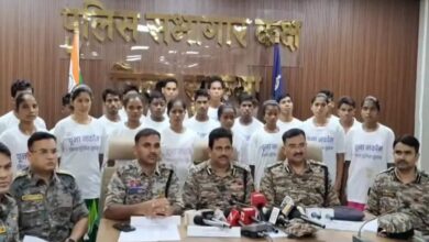 सुकमा में 23 इनामी नक्सलियों ने किया सरेंडर, इनमें IAS पॉल का किडनैप करने वाले भी शामिल