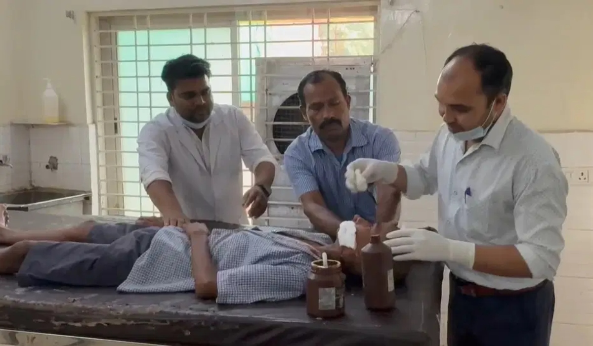 स्कूल छुट्टी के दौरान खूनी संघर्ष, 7वीं के छात्र ने ब्लेड से किया हमला; स्कूल प्रबंधन को बन रहा अंजान