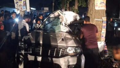 High speed car collided with a tree, 2 died on the spot, 3 seriously injured