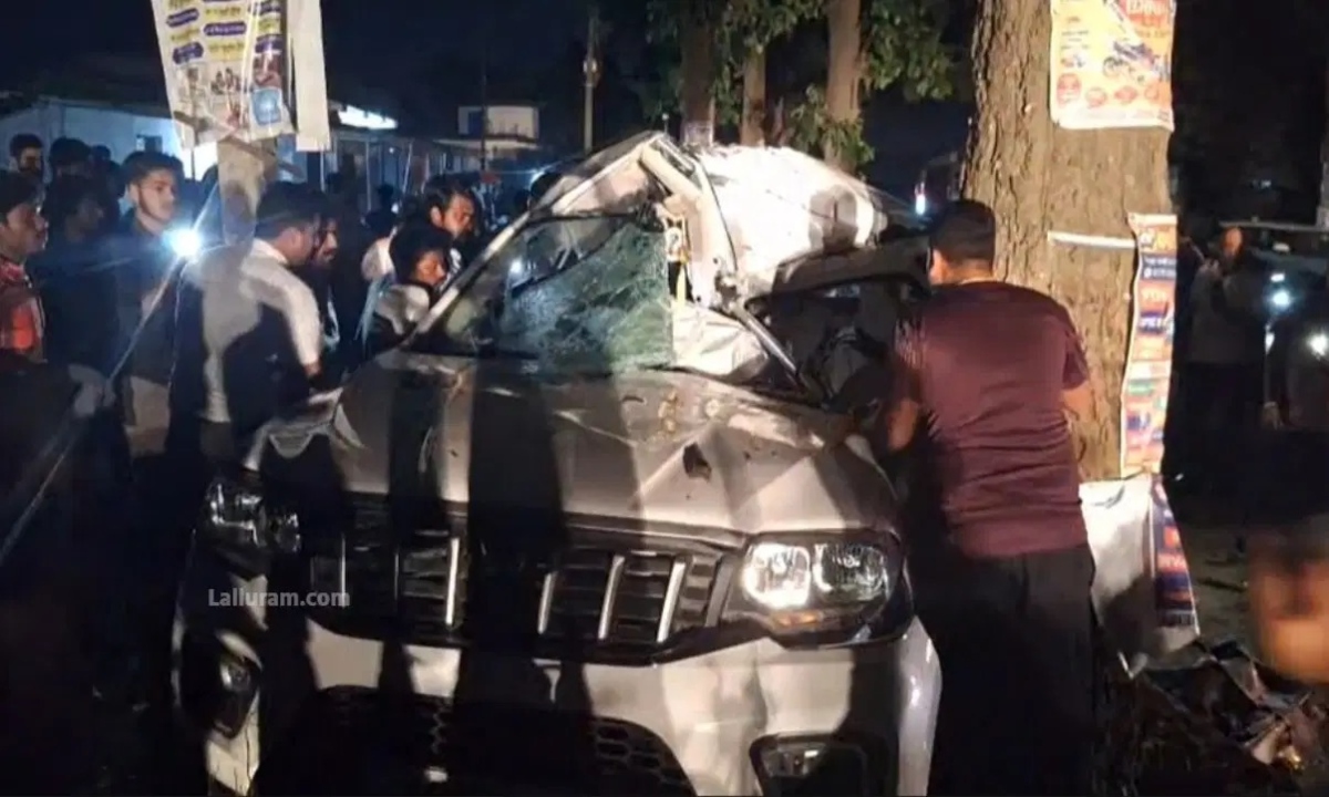 High speed car collided with a tree, 2 died on the spot, 3 seriously injured