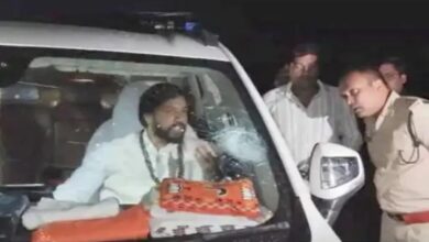 Stones pelted on BJP MLA Khuswant Saheb's car, MLA narrowly escapes