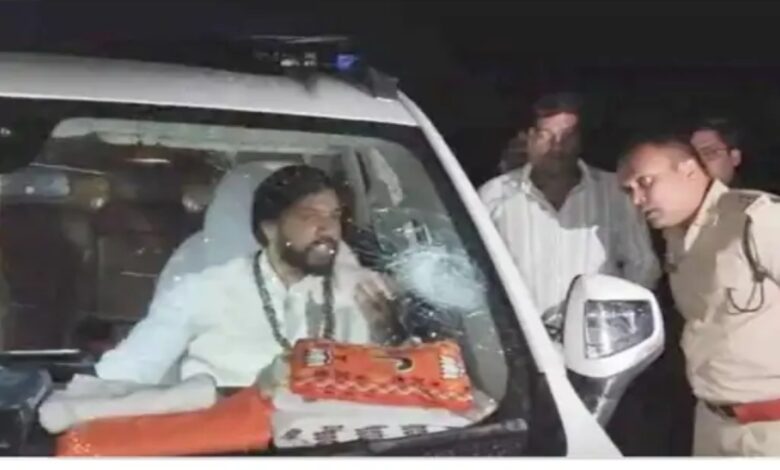 Stones pelted on BJP MLA Khuswant Saheb's car, MLA narrowly escapes
