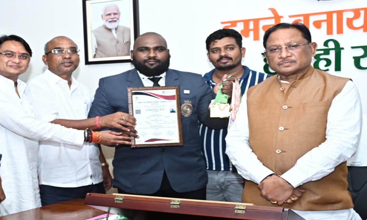 Prem Rajan Rautia of Chhattisgarh won gold medal in International Powerlifting, met Chief Minister