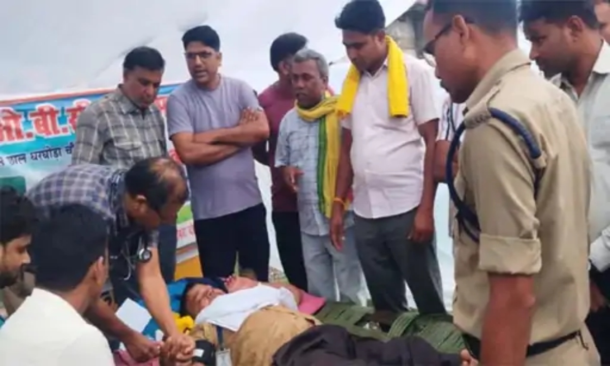 Silent hunger strike over dilapidated road in Raigarh, assurance received on the fifth day