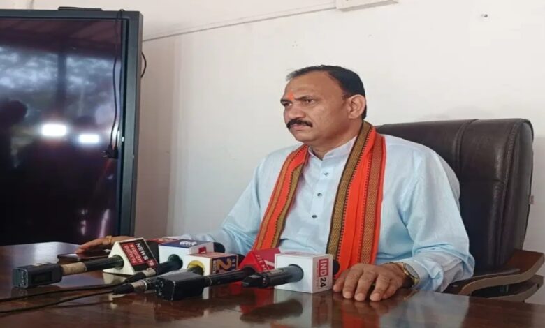 सर्जरी किट की गड़बड़ी पर स्वास्थ्य मंत्री का सख्त रुख, कांग्रेस पर भी साधा निशाना