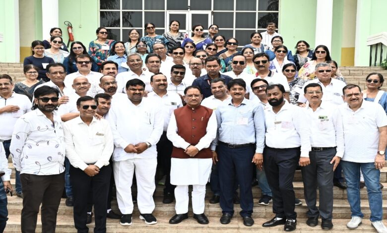 Representatives of Jain community shared their experiences during their visit to Vidhan Sabha and emphasized on human service