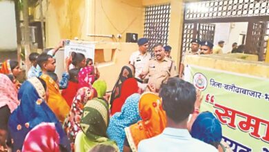 सरपंच ने रोकी शराब की होम डिलीवरी, पंचायत में कोचिया ने चाकू मारकर किया हमला