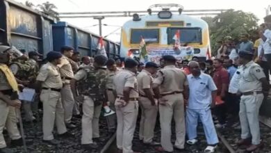 ओडिशा स्टूडेंट डेथ केस: विपक्ष का जोरदार प्रदर्शन ट्रेन रोकी, हाईवे पर टायर जलाए; दुकानें बंद