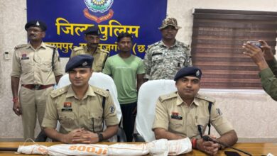 A cunning man who looted by posing as a Naxalite has been arrested
