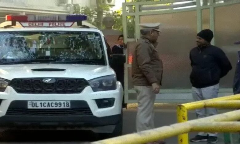 Threat to bomb 20 schools in the capital, police in alert mode...
