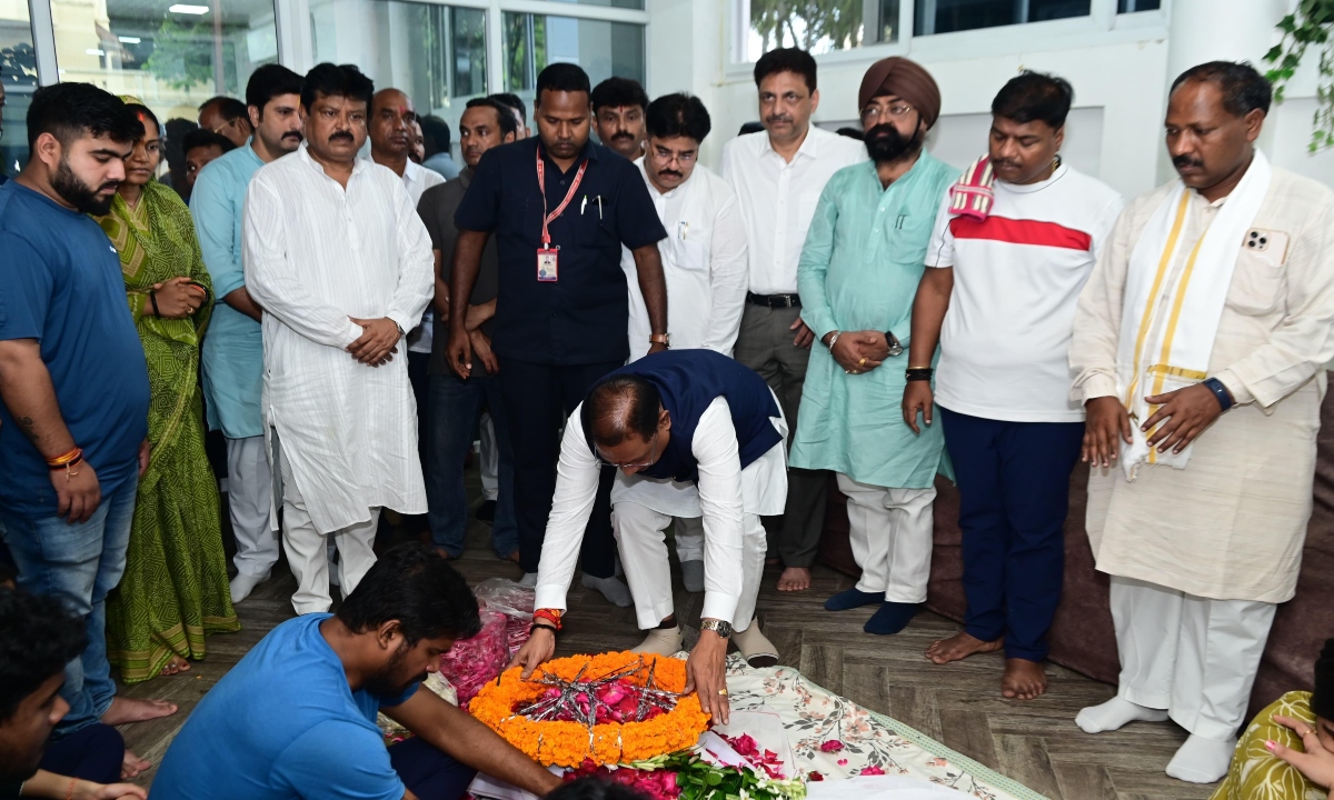CM Sai paid tribute to late Nikhil Kashyap, met the bereaved family