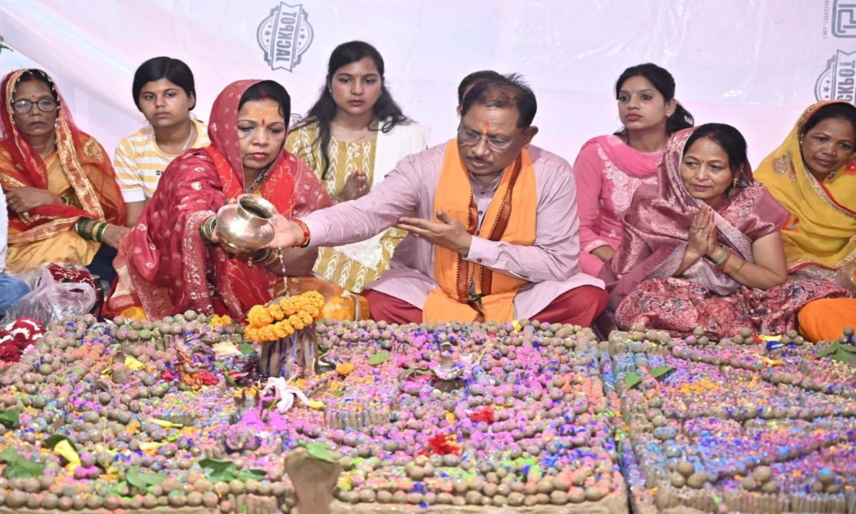 CM Sai offered prayers at Faleshwarnath Mahadev temple, wished happiness and prosperity for the people of the state