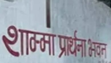 WRS कॉलोनी में अवैध भवन में प्रार्थना सभा पर हंगामा, बजरंग दल और विहिप ने किया विरोध