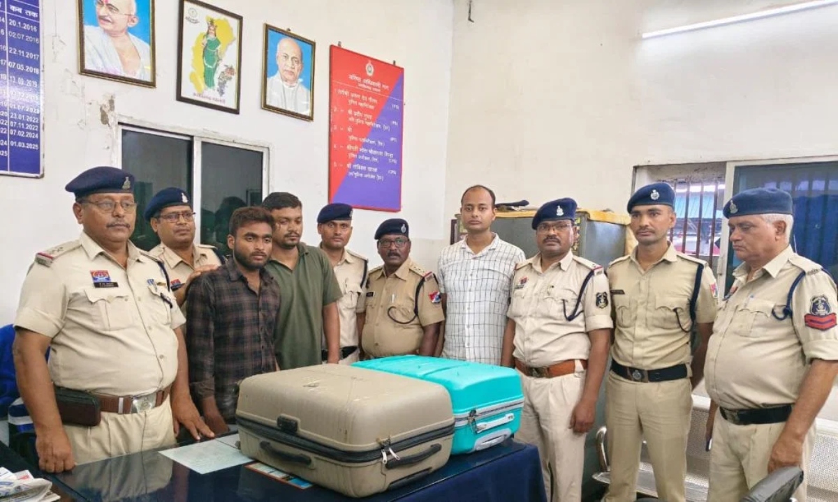 Ganja smuggled through Sarnath train, RPF arrested on the instructions of SP