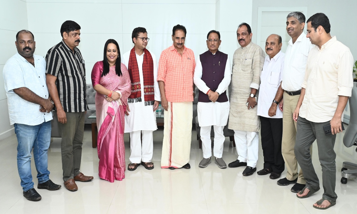 केरल एवं ओडिशा के सांसदों के प्रतिनिधिमंडल ने सीएम साय से की सौजन्य भेंट, धर्मांतरण मामले पर हुई चर्चा
