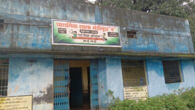 Dilapidated school-anganwadi, lives of innocent children in danger