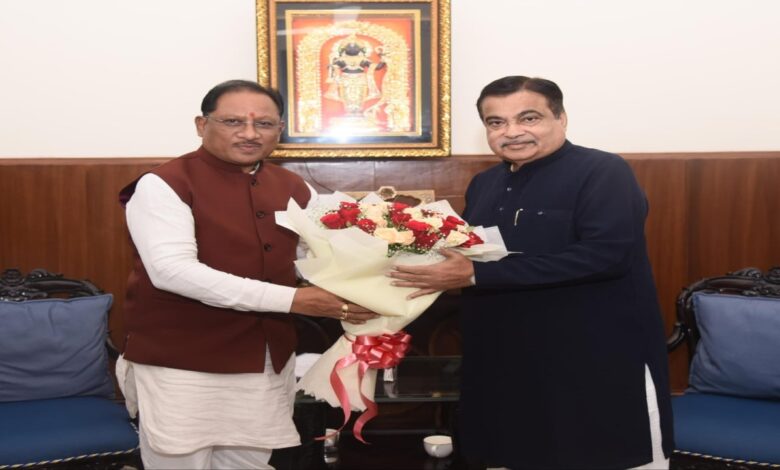 राज्य की सड़कों और विकास योजनाओं पर सीएम साय ने की नितिन गडकरी से मुलाकात, मिला केंद्र से सहयोग का भरोसा