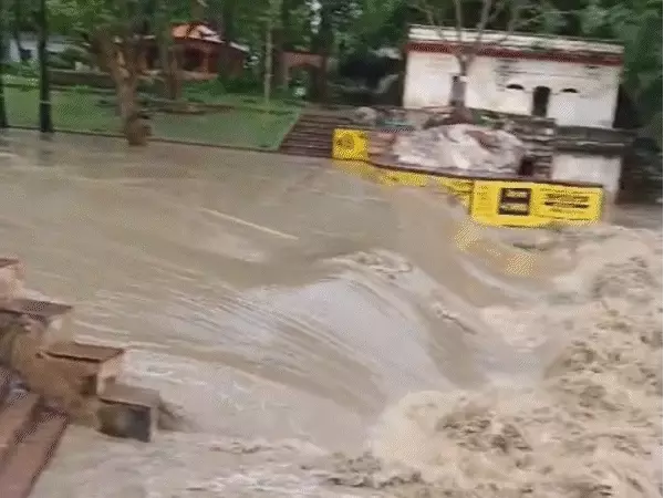 देशभर में मानसून का कहर: सभी राज्यों में भारी बारिश से जनजीवन प्रभावित, अलर्ट जारी