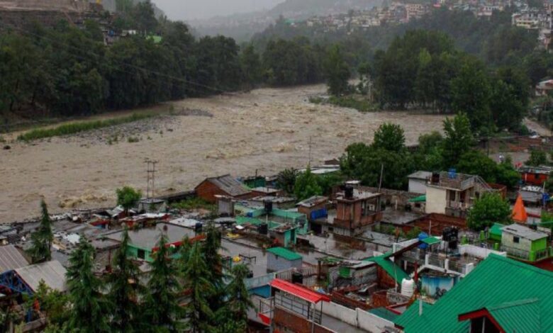 Rain wreaks havoc across the country: Bus drowns in Etawah, situation worsens in Himachal-Sikkim; Alert in MP-Rajasthan
