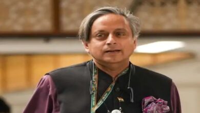 देश के लिए होनी चाहिए पहली वफादारी, न कि पार्टी के लिए: शशि थरूर