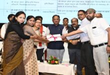 संपूर्णता अभियान में उत्कृष्ट प्रदर्शन करने वाले जिलों और विकासखंडों को CM ने किया सम्मानित
