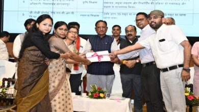 संपूर्णता अभियान में उत्कृष्ट प्रदर्शन करने वाले जिलों और विकासखंडों को CM ने किया सम्मानित