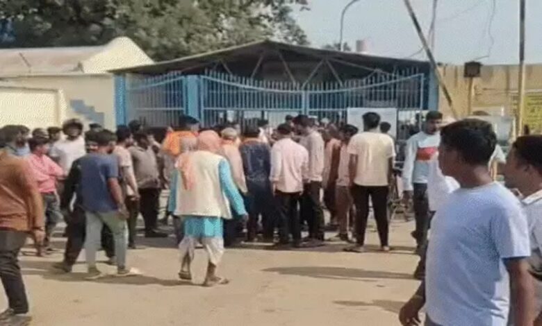 NTPC सीपत प्लांट हादसा: एक मजदूर की मौत, चार घायल, गेट के बाहर परिजनों का हंगामा