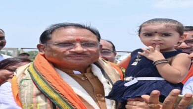Chief Minister Shri Sai created an unforgettable moment of intimacy by taking little Srishti in his lap