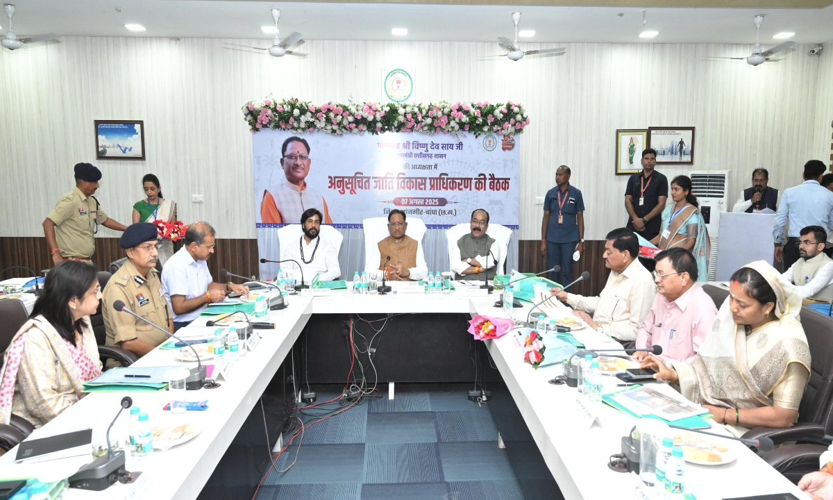 मुख्यमंत्री ने अनुसूचित जाति विकास प्राधिकरण की बैठक में विकास कार्यों को समयबद्ध और गुणवत्तापूर्ण रूप से पूरा करने के दिए निर्देश