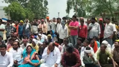 बिलासपुर में जर्जर सड़क को लेकर चक्काजाम, 15-20 गांवों के लोग हुए परेशान