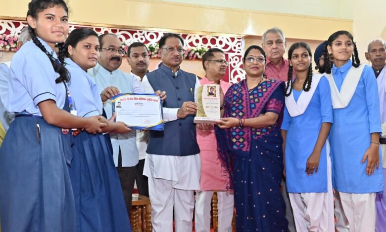 Chief Minister Vishnudev Sai honored meritorious students