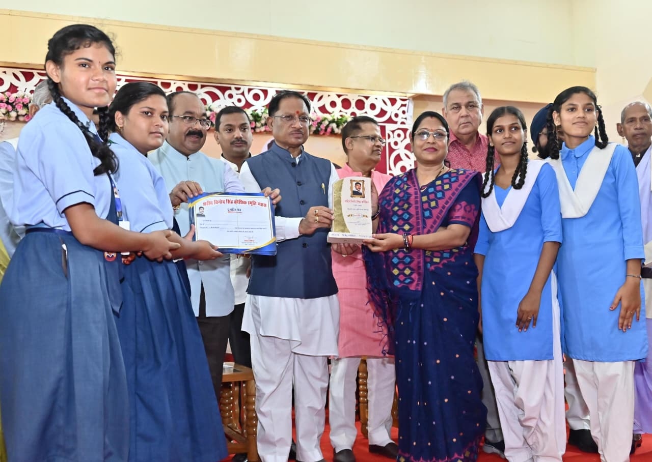 Chief Minister Vishnudev Sai honored meritorious students