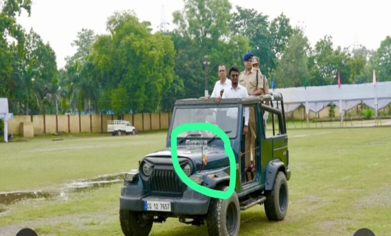 Administrative negligence in Korba, tricolour upside down on SP-Collector's vehicle