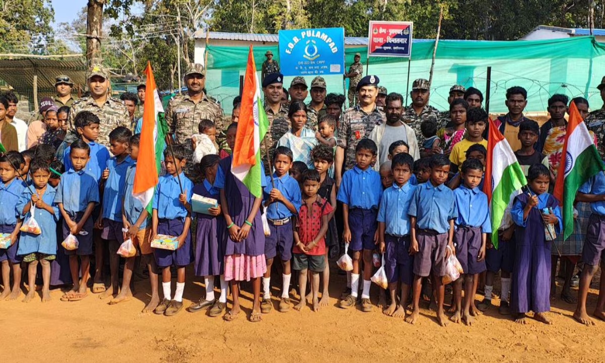 Tricolor hoisted for the first time in 29 villages of Bastar, freedom from Naxalism